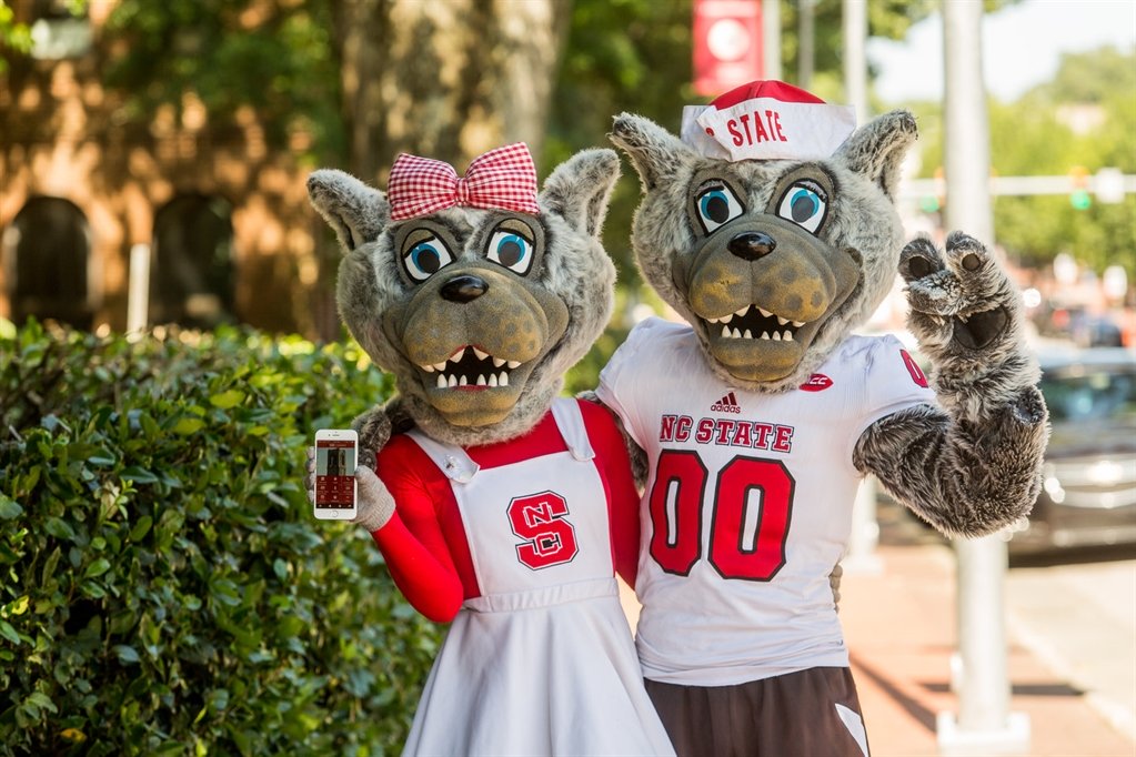 Mr. and Mrs. Wuf with the Alumni Association App.