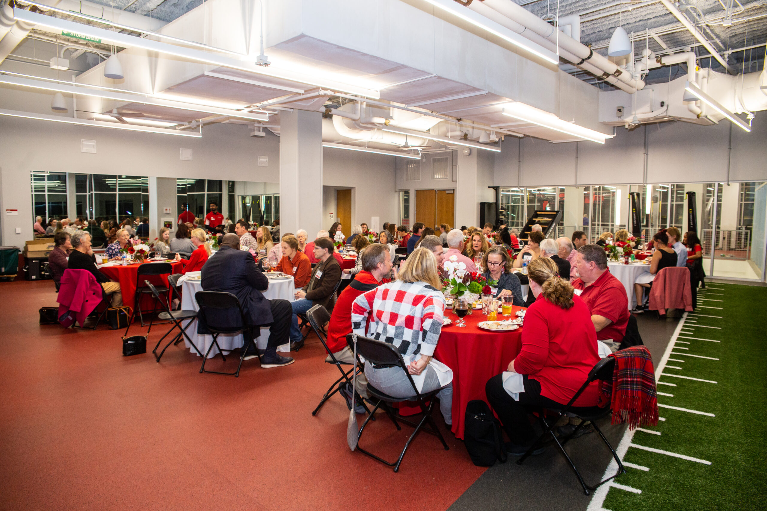 Alumni Connect over Dinner.